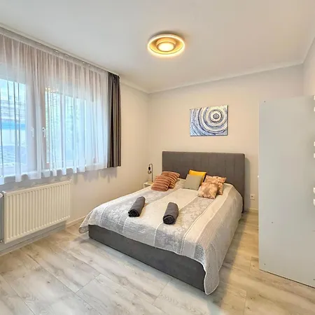 Marina Pearl Luxury Riverside With Parking And Terrace Lägenhet *