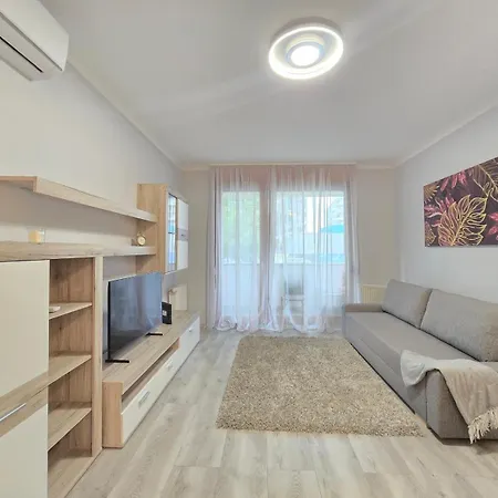 Marina Pearl Luxury Riverside With Parking And Terrace